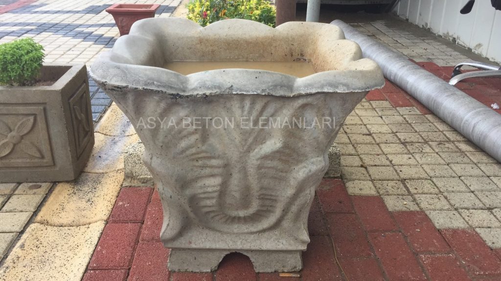 Vazo Desenli Beton Çiçeklik